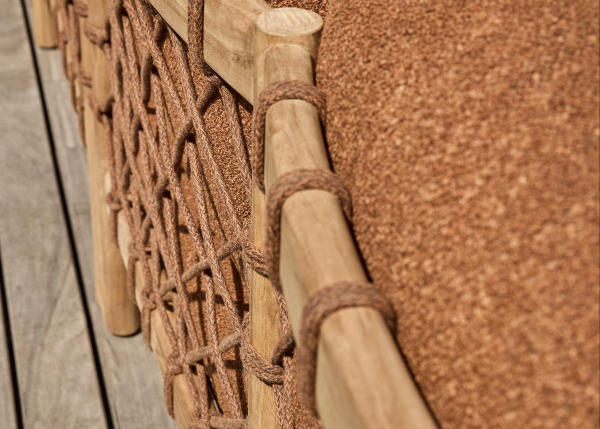 Close-up cognac rope en BEE WETT kussen Apple Bee Grace