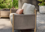 Apple Bee Sapporo loungestoel teak sfeerfoto op terras