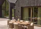 Apple Bee Sapporo dining tuinstoelen teak aan tuintafel sfeerfoto