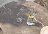 Marmerlook tafelblad Marble Brown van de Apple Bee Velaris dining tuintafel close-up