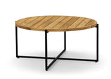 Apple Bee Condor Lounge Koffietafel Teakhout Ø 94cm met een ronde teakhouten tafel en metalen onderstel.