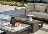 Apple Bee Santorini ROPE Loungeset met een stijlvol koffietafel en decoratieve accessoires.