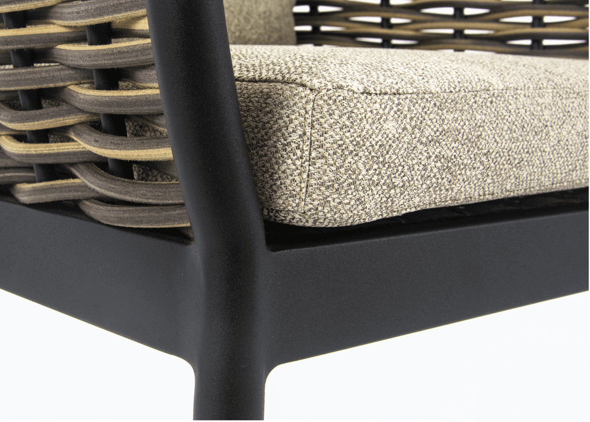 Detail van de Apple Bee Milou tuinset 6 personen, inclusief kussen en wicker design.