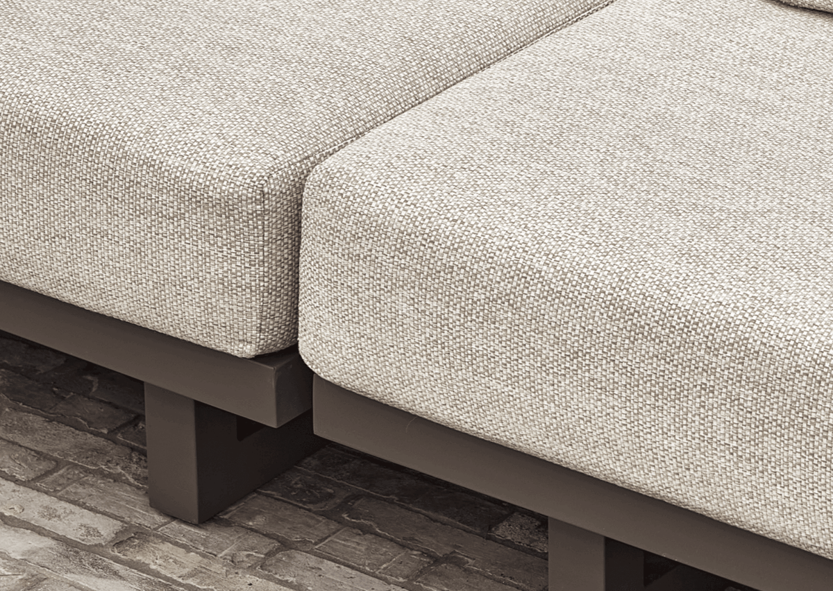Detail van de Apple Bee Santorini Rope loungeset met luxe kussens en stevig ontwerp.