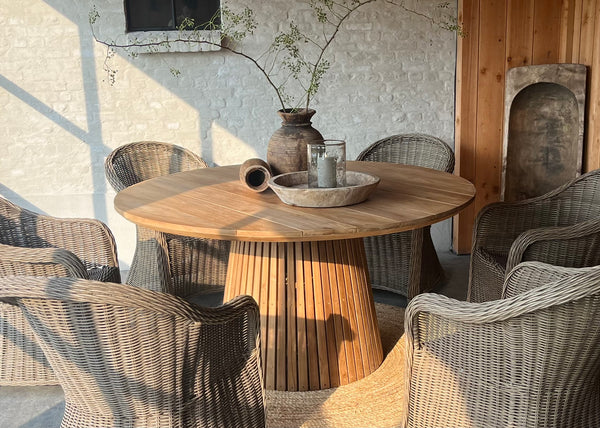 Belito Daan ronde tuintafel 150 cm, detail teakhouten onderstel