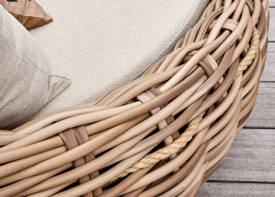 Detail Apple Bee Cocoon daybed: BeeWett® kussen en handgevlochten Biculair® rand