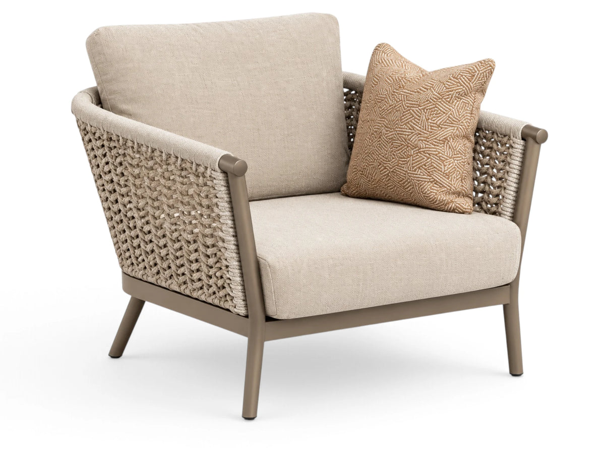 Apple Bee Pulau loungestoel Champagne aluminium met rope & Vongole Biculair® wicker en Sand BEE WETT® kussen