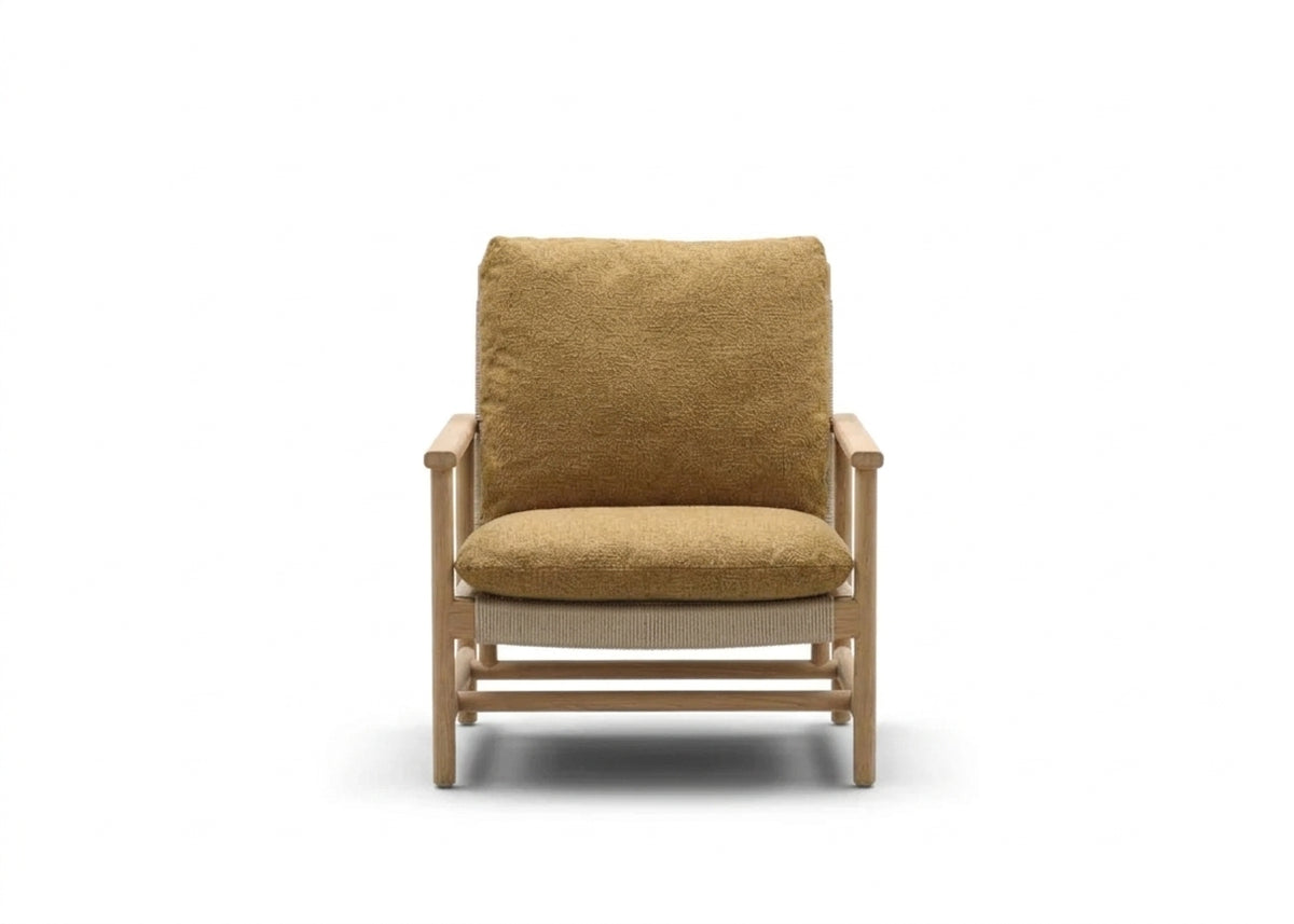 Apple Bee Jamila loungestoel teak en wicker met Amber kussen, sfeerbeeld
