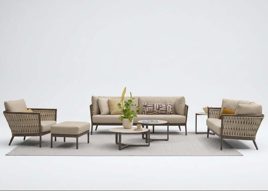 Apple Bee Murni loungeset in Bronze aluminium en Sand rope op het terras