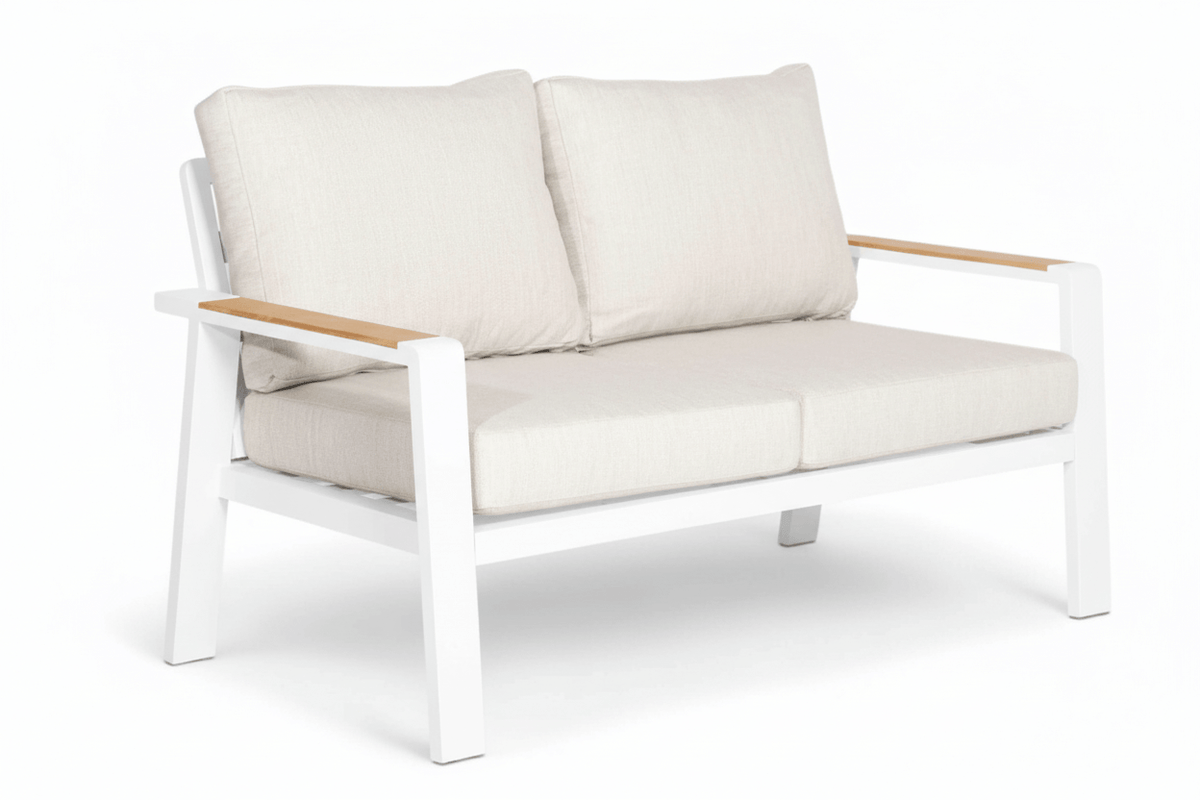 Belito Birmingham tuinbank 146 cm, wit aluminium, met lichte kussens en houten armleuningen