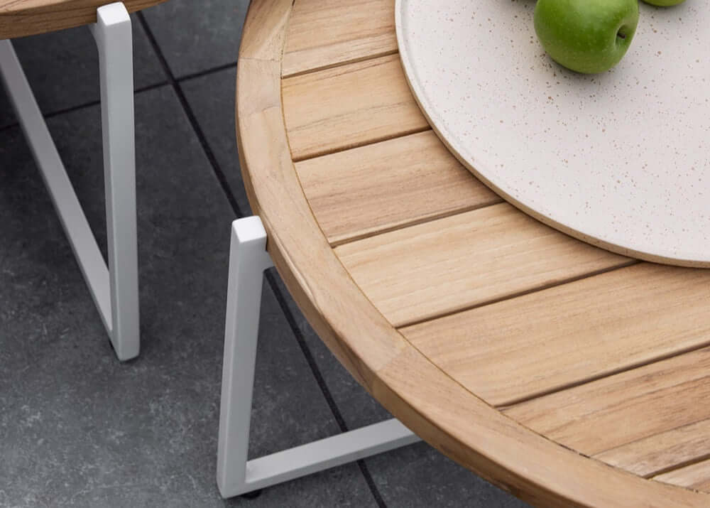 Apple Bee Condor koffietafel 74 cm Oyster in tuinopstelling