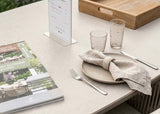 Apple Bee Zanzibar tuintafel in Taupe met dining stoelen, sfeerbeeld