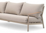 Aluminium hoek loungeset met stoel, taupe stoffen kussens en elegant aluminium frame, perfect voor buitengebruik.