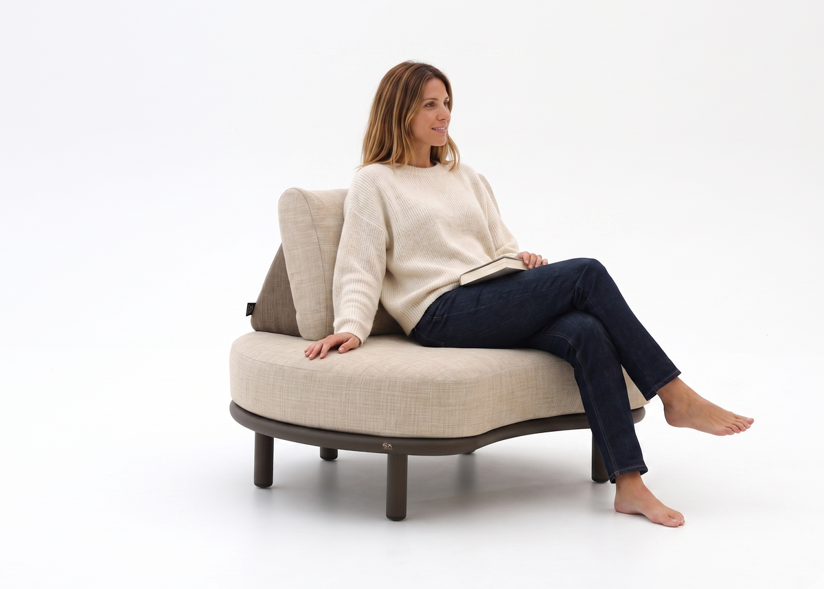 Apple Bee Moon Island Lounge Chair | Bronze | Cotton Flower | BeeWett®