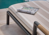 Detail Apple Bee Amalfi armleuning van aluminium en SVLK teak