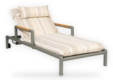Apple Bee Amalfi ligbed Taupe met armleuningen, schuin vooraanzicht, verstelbaar aluminium ligbed met Stripes kussen